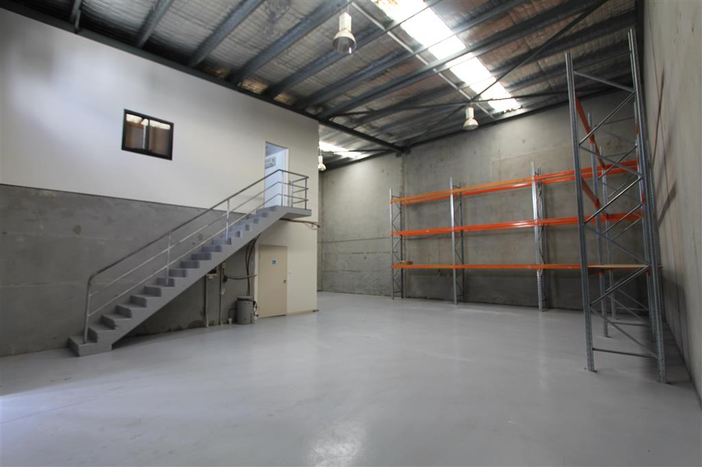 LEASED BY Ryan McMahon & Hayden HIGH QUALITY 206m² WAREHOUSE